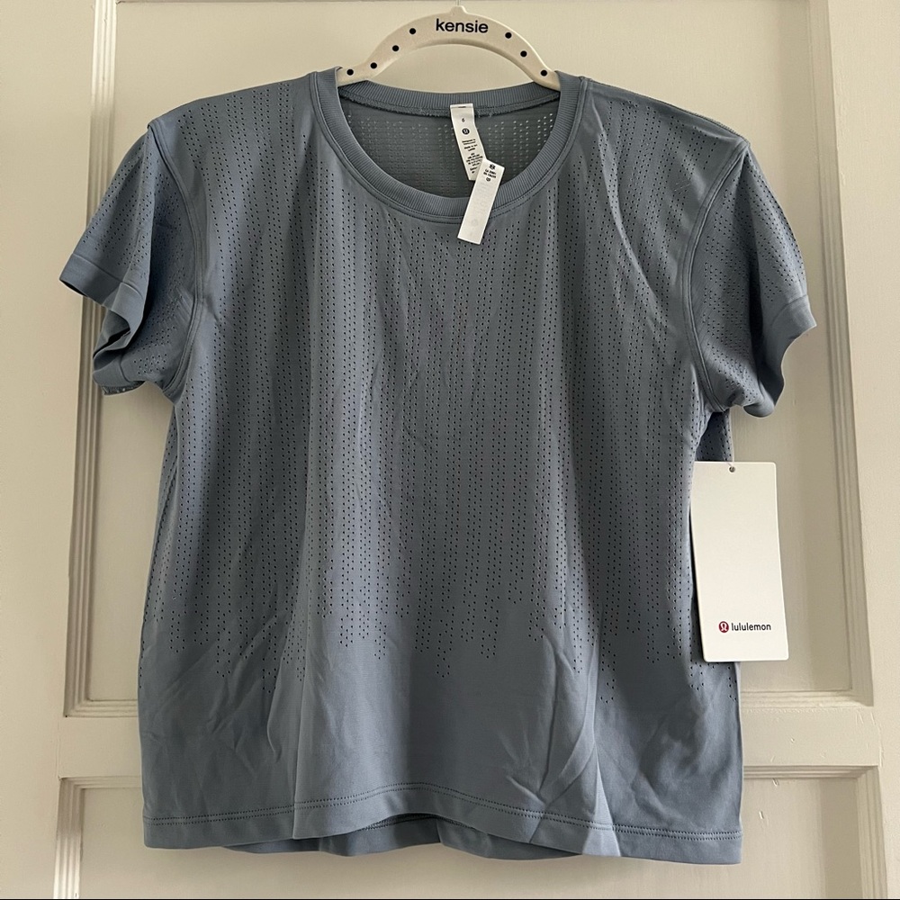 Lululemon Train to Be SS